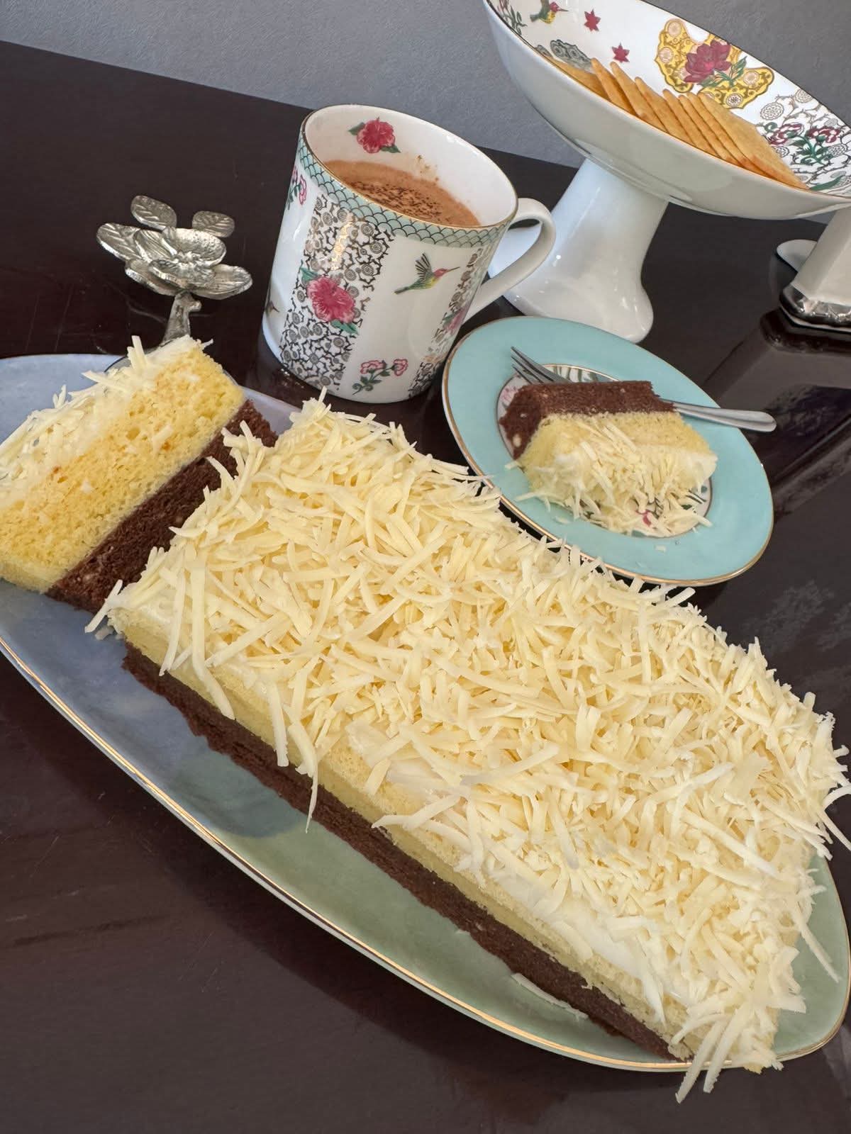 BOLU KUKUS LEMBANG..CLASSIC STEAMED CAKE FROM LEMBANG.